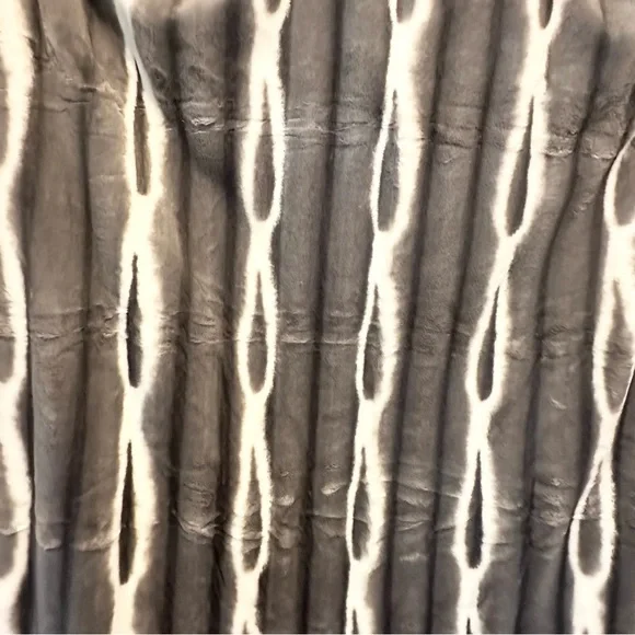 Blanket 72”x102” Bubble Faux Rabbit Fur 1300GSM Throw - Picture 3 of 8